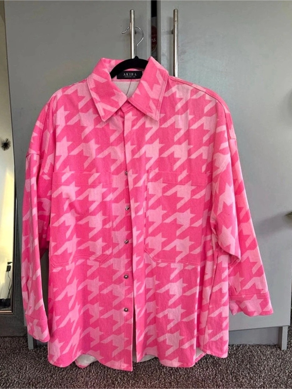 Akira Houndstooth Button Down Shirt in Pink Size Small NWT